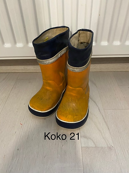 Saappaat koko 21