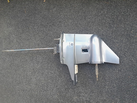 Yamaha F25 perä