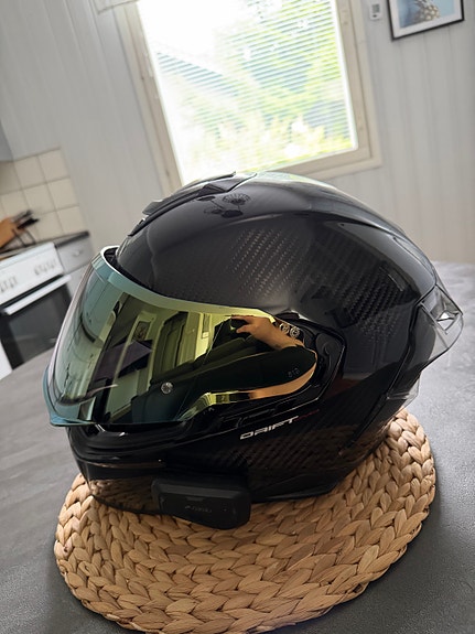 Caberg Drift Evo kypärä musta hiilikuitu XXL + kypäräpuhelin