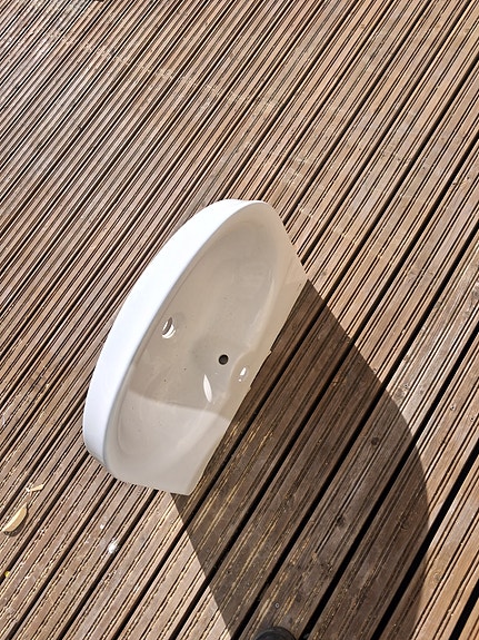 Myydään 60cm leveä ido allas