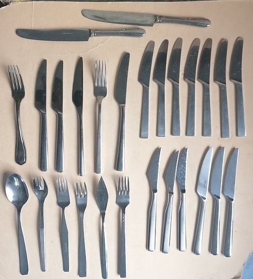 Erilaisia aterimia Fiskars Kultakeskus Anno Iittala Hackman