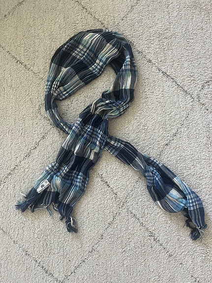 Hilfiger kaulahuivi