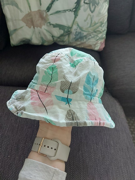 Kesähattu noin 3-4 -vuotiaalle