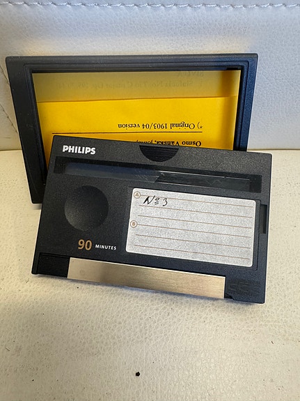Käytetty Philipsin 90 minuutin dcc-kasetti.