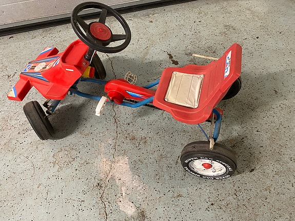 Antiikkinen lasten polkuauto