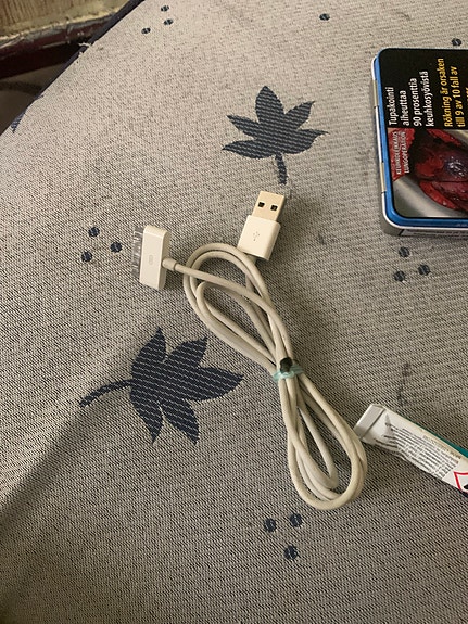 Apple 30-pin USB-latauskaapeli