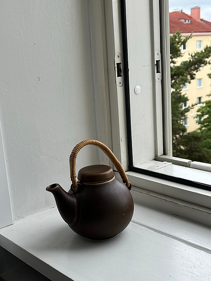 Arabia Ulla Procopé teekannu ruskea