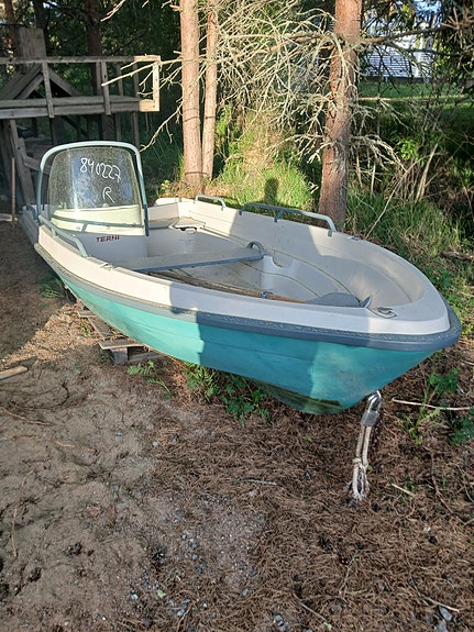 Terhi SeaFun varaosiksi tai korjattavaksi
