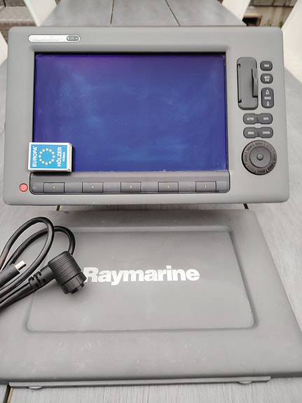 Raymarine C120Wide karttaplotteri / monitoiminäyttö
