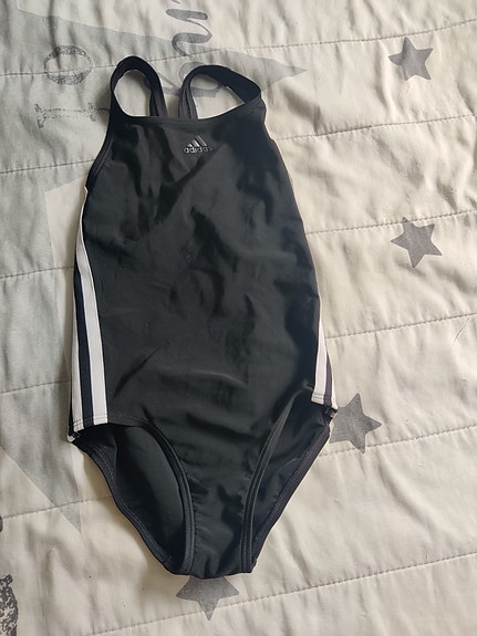 Adidas uimapuku