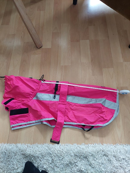 hurtta koiran sadetakki pinkki heijastimilla