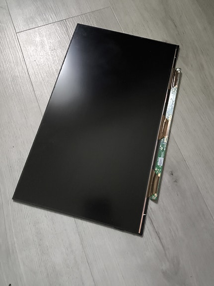 LG LCD-näyttöpaneeli 32x18cm