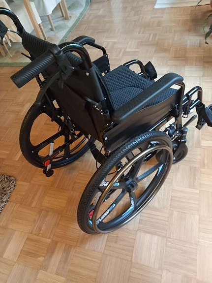 Uuden veroinen pyörätuoli