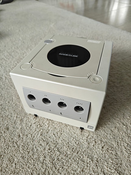 Nintendo GameCube, 2x ohjainta, muistikortti + Mario Smash Football