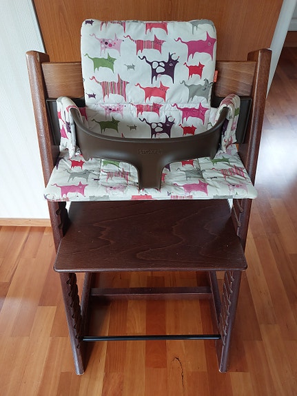 Stokke syöttötuoli ruskea