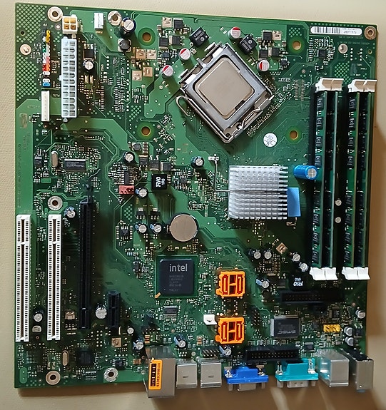 Fujitsu Esprimo D2581-A12 GS1 Motherboard + Intel Core 2 Duo E8500 + 8GB RAM