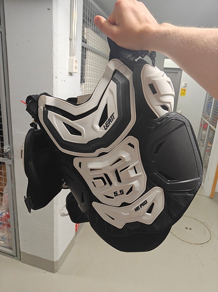 Leatt 5.5 Pro HD rintapanssari valkoinen