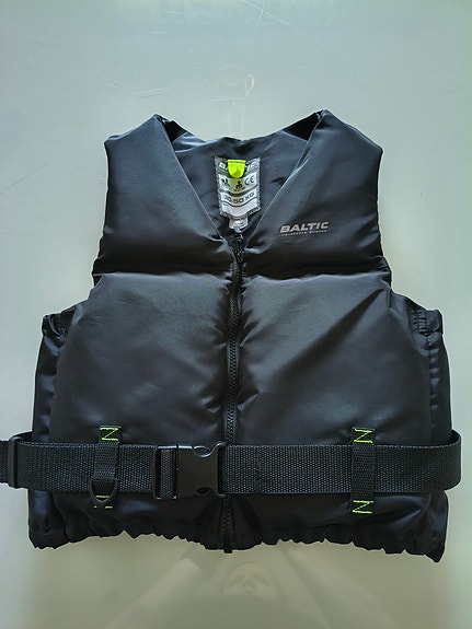 Baltic kelluntaliivi 30–50 kg musta
