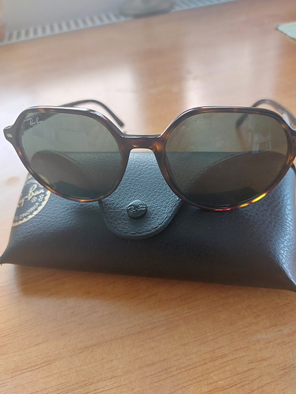 Ray-Ban aurinkolasit