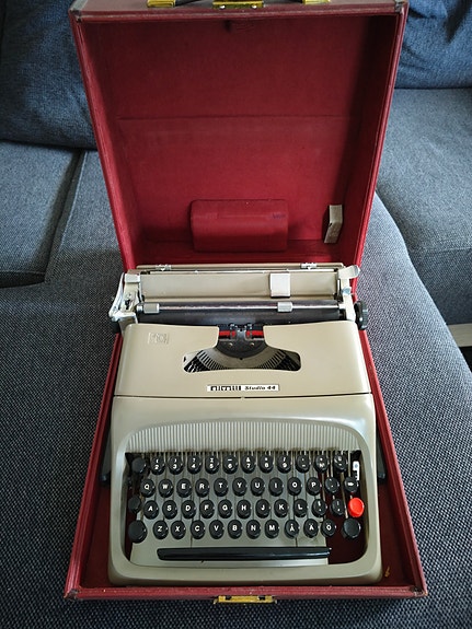 Olivetti Studio 44 kirjoituskone