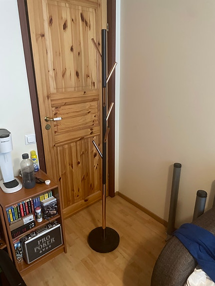 IKEA naulakko metallinen lattiavaatepuu