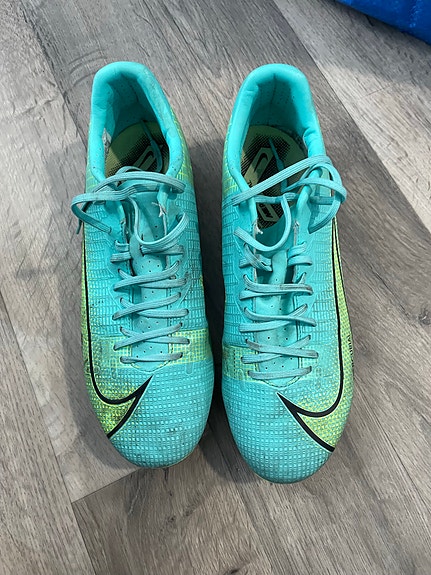 Jalkapallokengät Nike mercurial nappikset