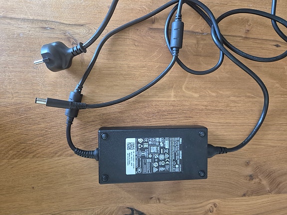 Dell 180W kannettavan tietokoneen/telakan virtalähde (4kpl)