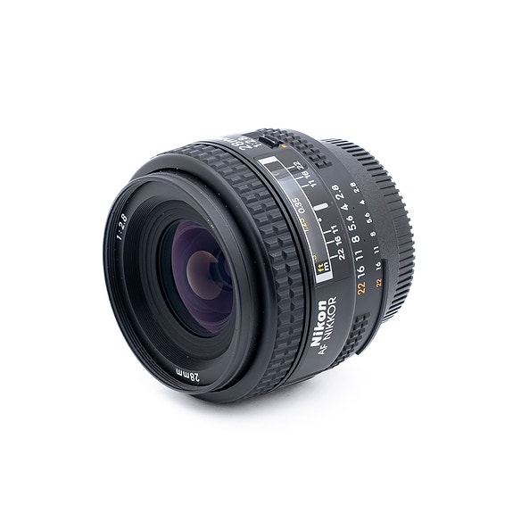 Nikon AF Nikkor 28mm f/2.8 D – Käytetty