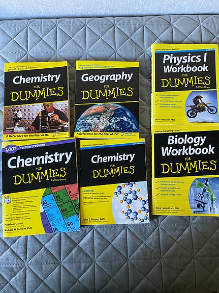 Geography, Physics, Chemistry, Biology for Dummies -kirjoja