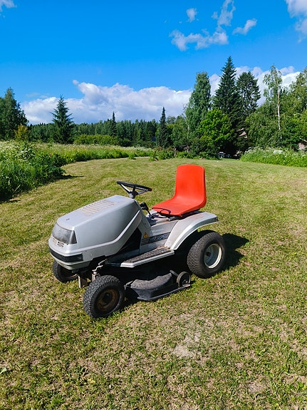 Ajettava ruohonleikkuri
