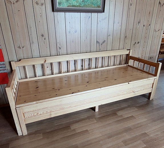 Puinen vuodesohva