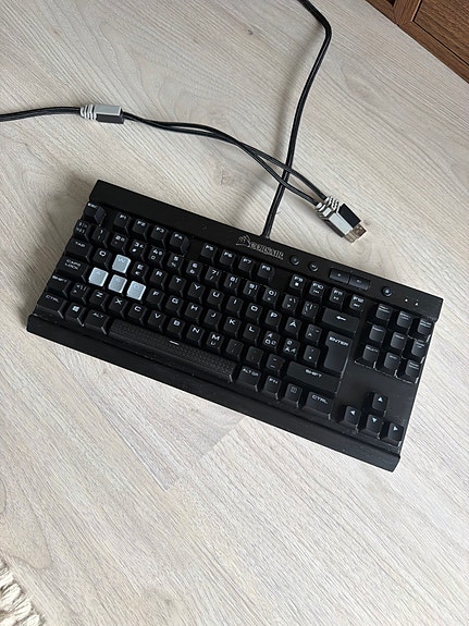 Corsair K65 pelinäppäimistö