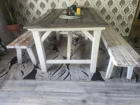 Lankkupöytä sekä penkit 2 kpl