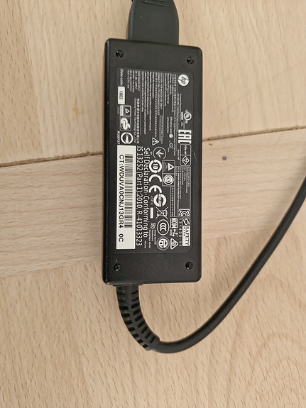 HP kannettavan virtalähde / laturi