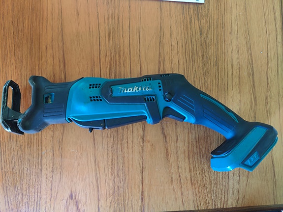 Makita DJR183 18V akku puukkosaha