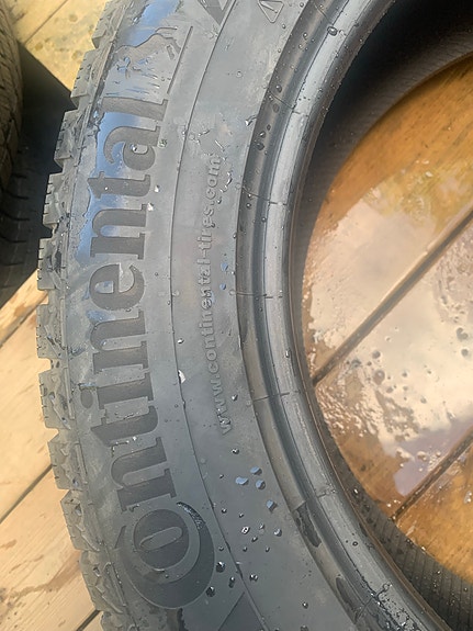 Toyota / Continental / Nokian talvirenkaat 235/60 R18