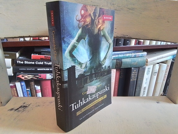 Cassandra Clare: Tuhkakaupunki - Varjojen kaupungit II