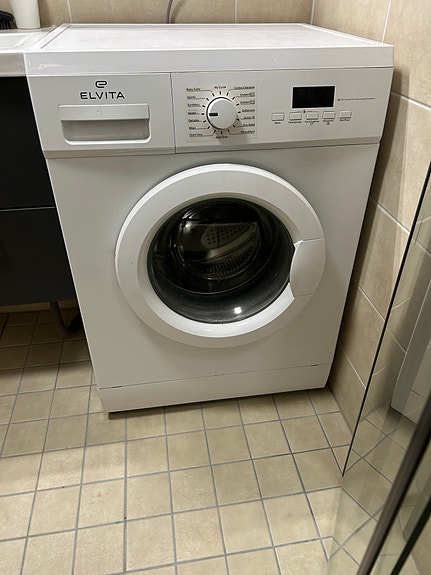 Myydään edestä täytettävä pyykinpesukone