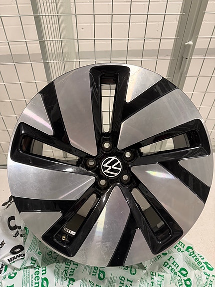 Alkuperäiset VW 19" alumiinivanteet (8.0Jx19H2 ET45)