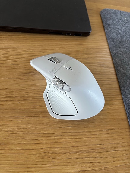 MX Master 4 ergonominen hiiri