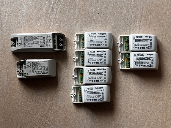 Elektroninen liitäntälaite / muuntaja 12 V AC / 230 V