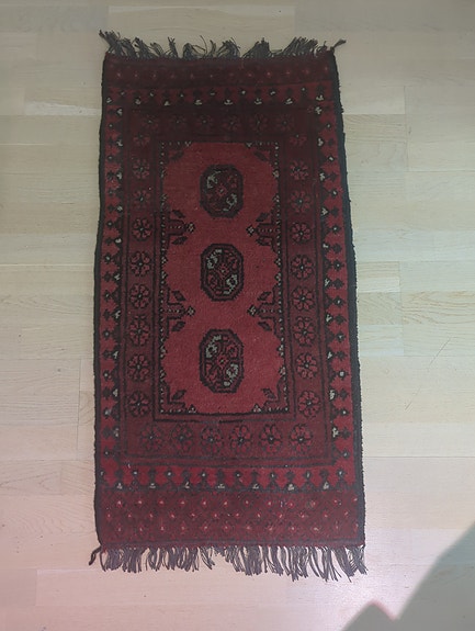 Itämainen matto, hyväkuntoinen (100 x 50 cm)