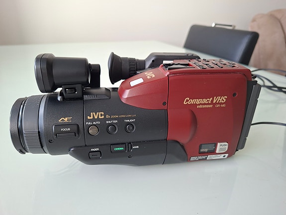 JVC video-retrokamera vuodelta 1994