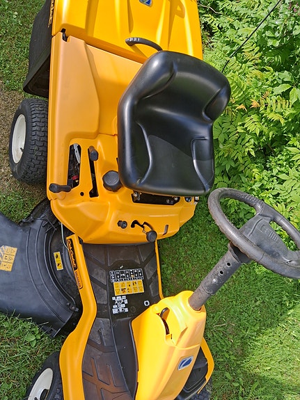 Cub Cadet ajoleikkuri kerääjällä keltainen