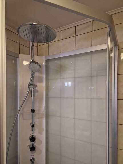 (varattu) IDO Showerama 10-5 Suihkukaappi valumarmorialtaalla