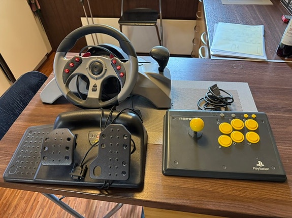 PS1 ratti, ja polkimet. Näppis.