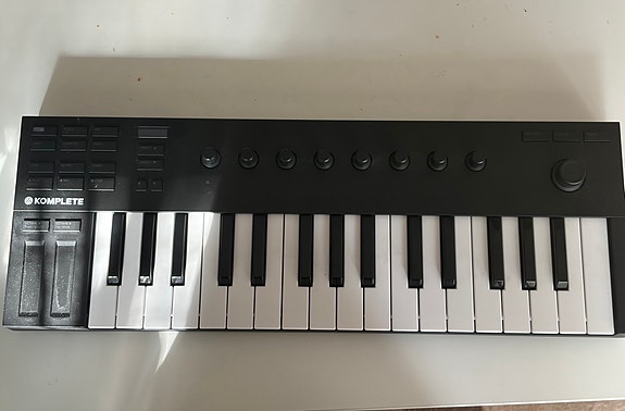 Native Instruments M32 midikoskettimet