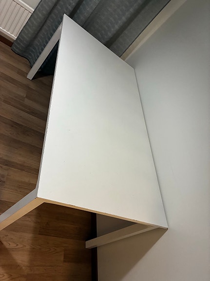 Ruokapöytä 160 x 85 cm + 4 tuolia