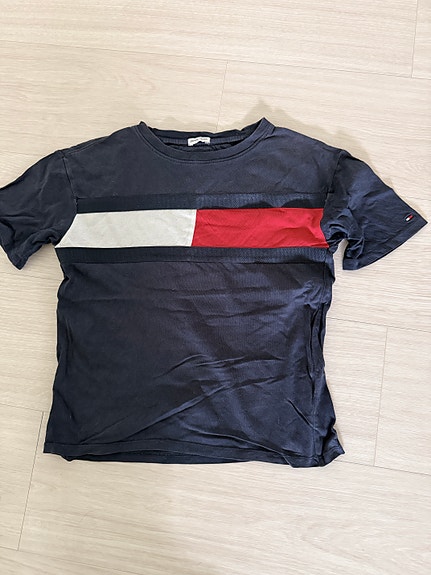 Tommy Hilfiger poikien t-paita koko 140 musta
