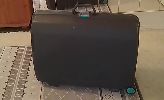 Iso matkalaukku